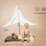 phot bébé studio sur bateau en bois d'Arles