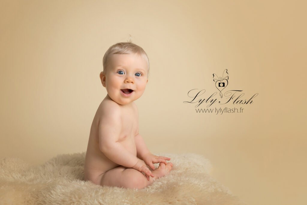 il est en plein fou rire ce bébé de 9 mois par la photographe Lyly flash