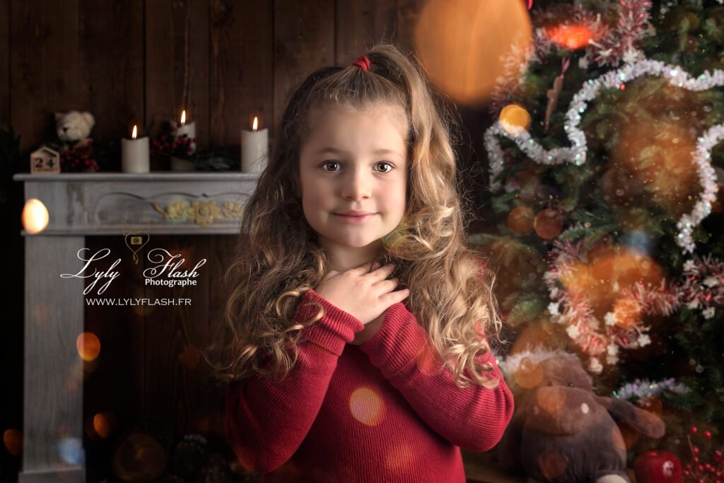 Portrait photo petite fille a noël Aubagne