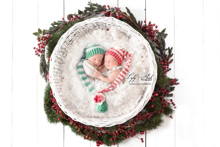 photo de jumeaux au couleur de noël