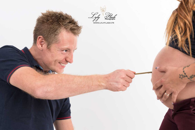 photo humoristique papa ouvre la porte du monde de bébé