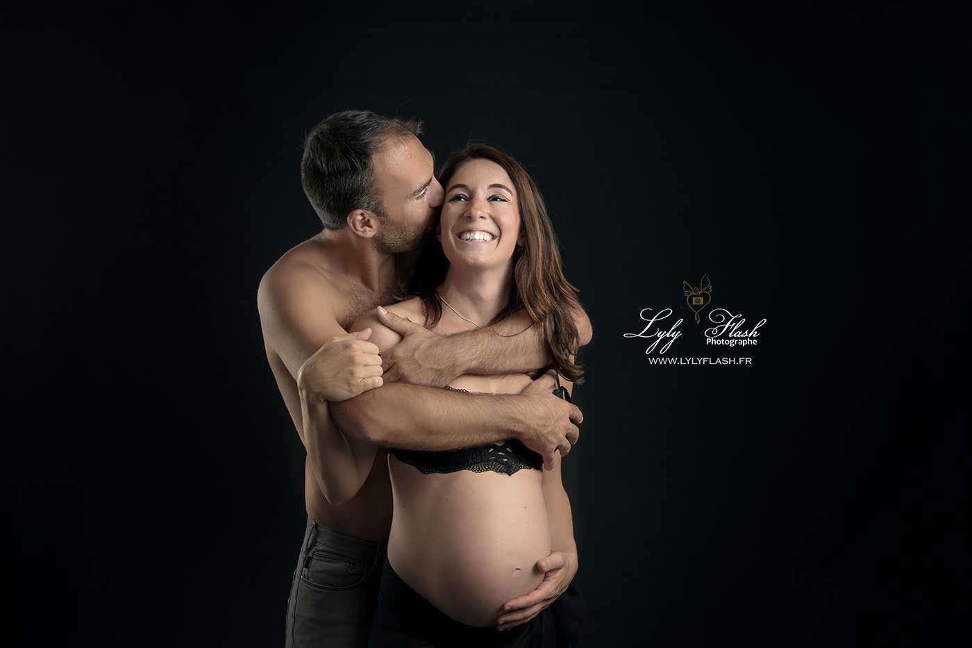 Séance photo grossesse en studio par Lyly Flash