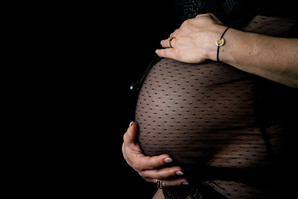 photo d un ventre rond de grossesse