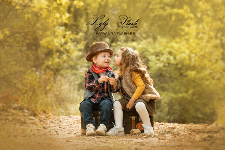 photo d enfant en pleine nature heureux et qui rigolent de bonheur