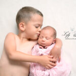photo frère et sœur a la naissance