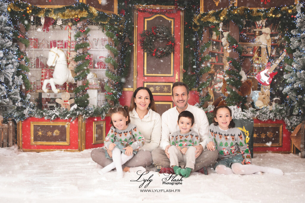 photographie de Noël en famill dans un déco incroyabl chz lyly flash photograph Marseille