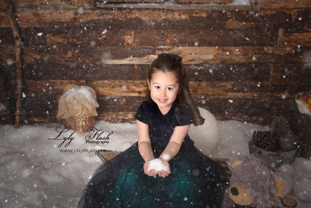 18 photo de petites filles pour no¨l devant un magasin chez la plus grande photographe de France