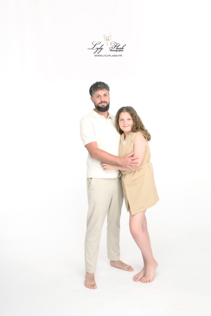 fête des père avec une ado en studio photo