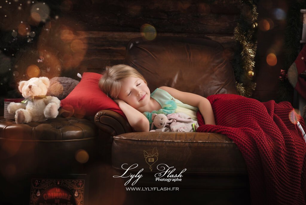 Le bonheur de Noël" - Petits et grands réunis, leurs salutations pétillent d'amour dans un décor féerique