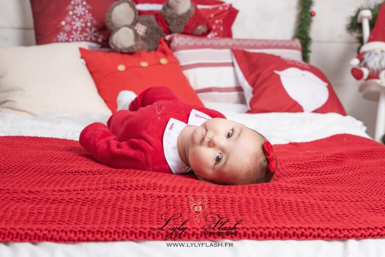 Sous les lumières de Noël" - Une atmosphère enchantée, où chaque membre de la famille partage un instant de tendresse et de complicité.