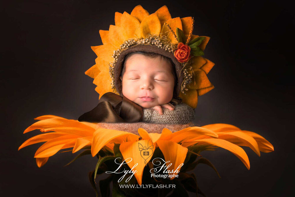 posing photo mains sur tete pour bébé a la naissance