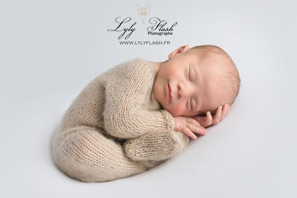 Womb Pose avec un newborn baby