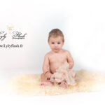 beau bébé qui pose en studio photo