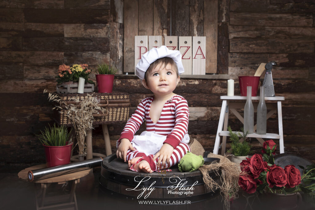 photo originale d un bébé qui fan de pizza dans le var