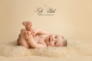 Meilleur studio photo du var pour des bébé heureux sur leurs photos a Cotignac