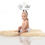 Magnifique portrait de bébé par la photographe studio Lyly flash Sainte-Anastasie-sur-Issole