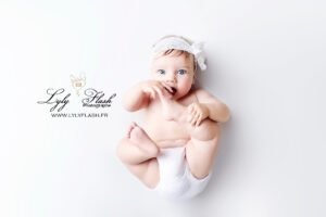 Magnifique portrait de bébé par la photographe studio Lyly flash Solliès-Ville