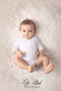Meilleur studio photo du var pour des bébé heureux sur leurs photos a Forcalqueiret