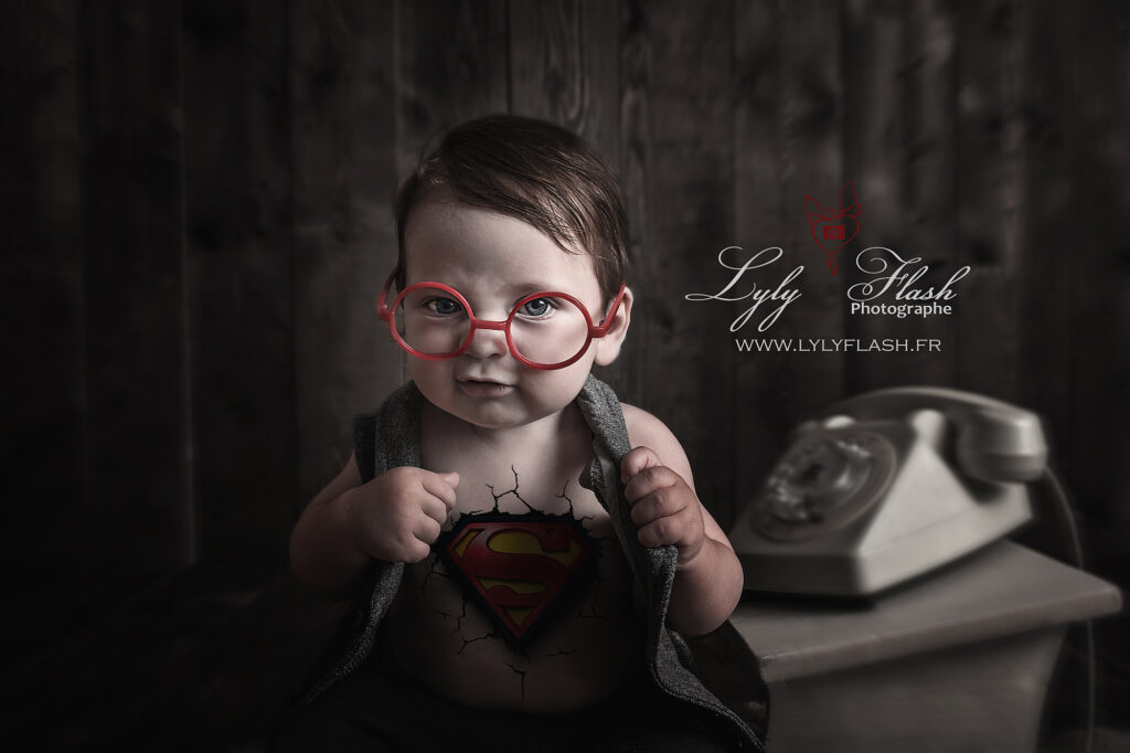 photo originale pour bébé qui se transforme en superman