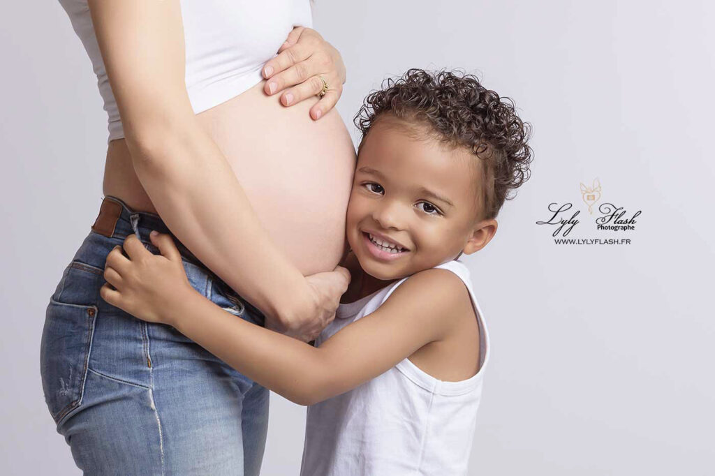 photo de grossesse avec enfant