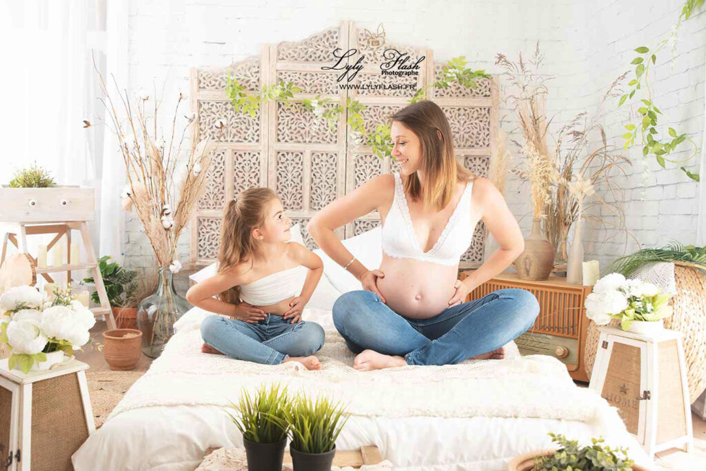 photo de grossesse en famille à la maison à Toulon