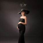 shooting photo mode pour cette femme enceinte tout en noir
