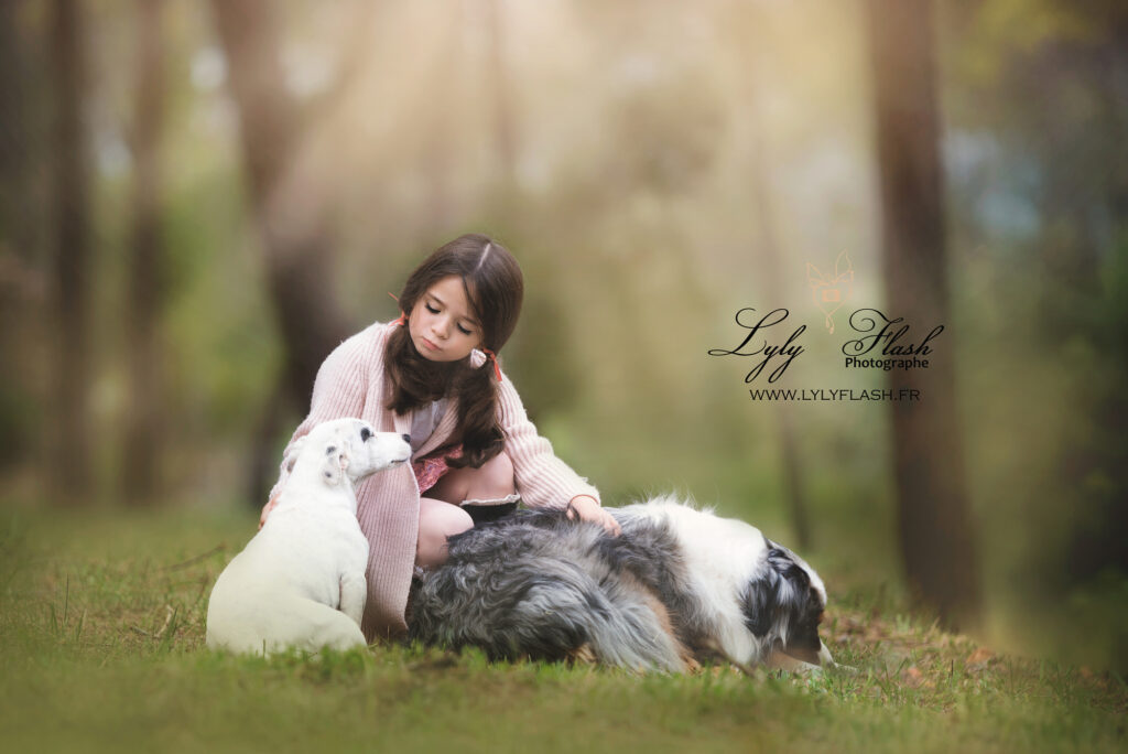 Cette petite fille est venue de Cabasse avec ses deux chiens , une petite jack Russel et un berger australien pour réaliser des photos souvenirs avec ses meilleurs amis pour toute la vie