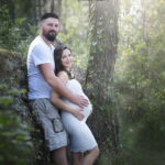 photo de grossesse en extérieur et en couple, le naturel vous va si bien