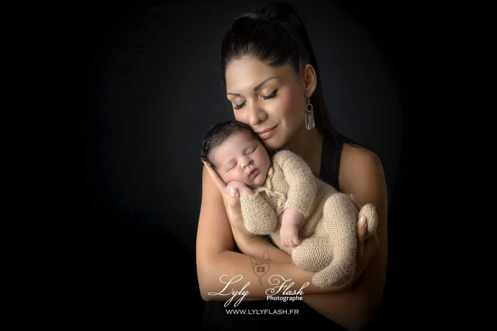 photo de bébé et sa maman à la naissance