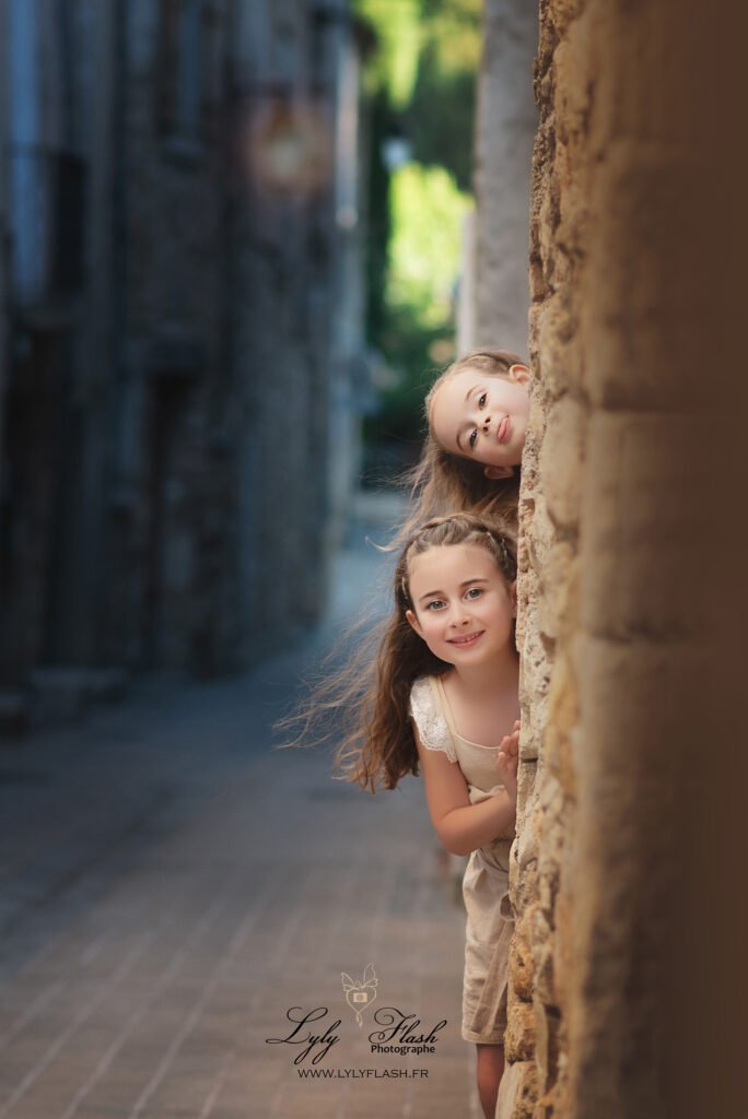 photographe d enfant en extérieur dans les rue de le val 83143