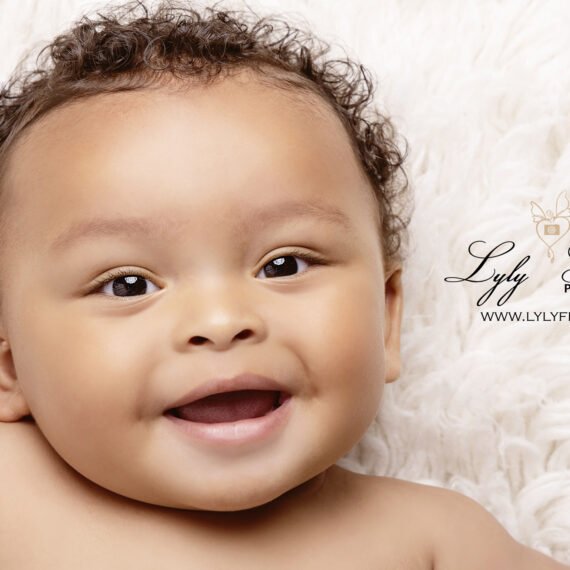 bébé en studio le portrait amusant par la photographe lyly flash Brignoles