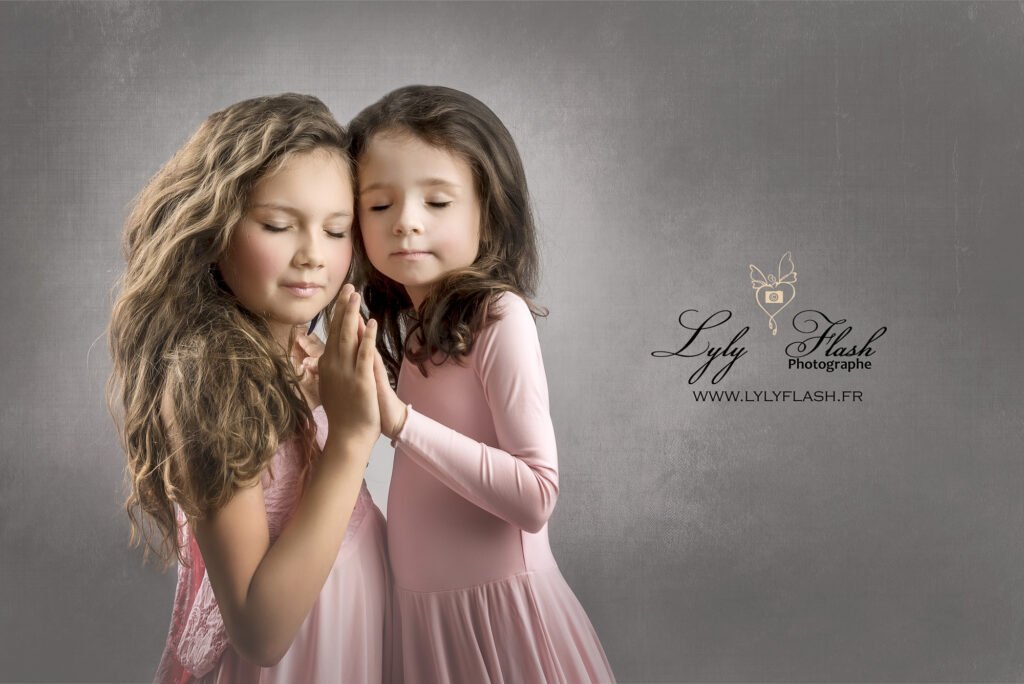 deux petites filles en shooting photo amies près de Pontevès