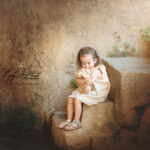 Quand une petite fille vient de Bagnols-en-Forêt pour se promener dans ce village de Provence si cher a notre photographe, un moment de douceur capturer pour le plus grand bonheur de sa famille