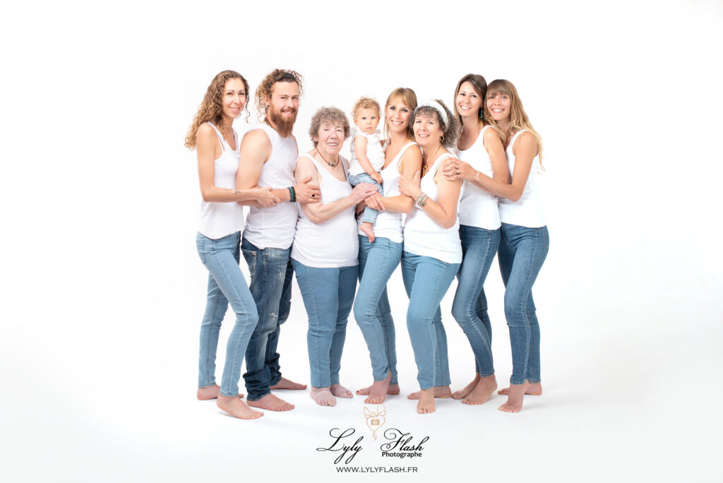 photographie de famille xxl en studio photo avec 3 générations