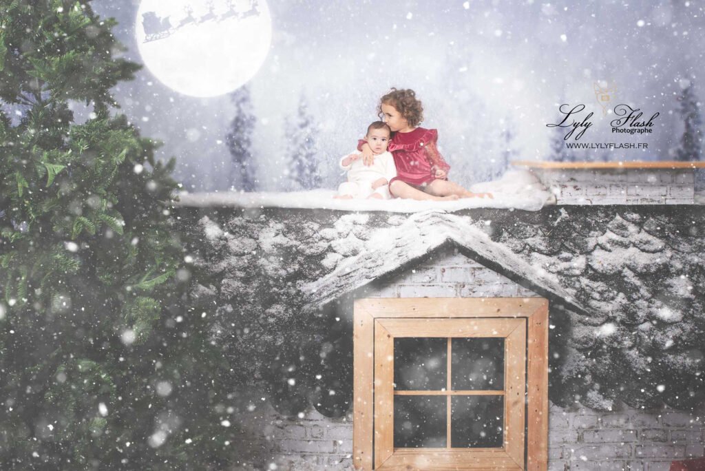 une fratrie sur le toit de noël