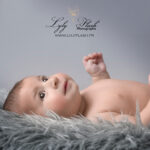 portrait de bébé en studio par la photographe Lyly flash de Méounes-lès-Montrieux