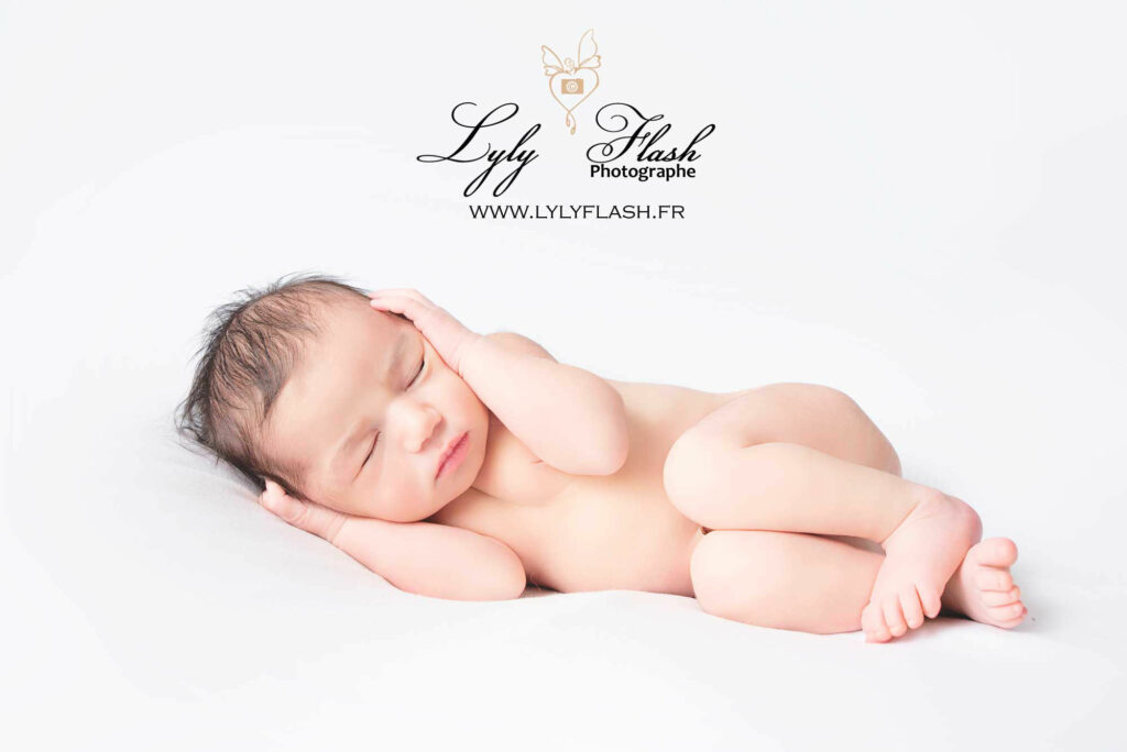 photo post froggy en newborn posing