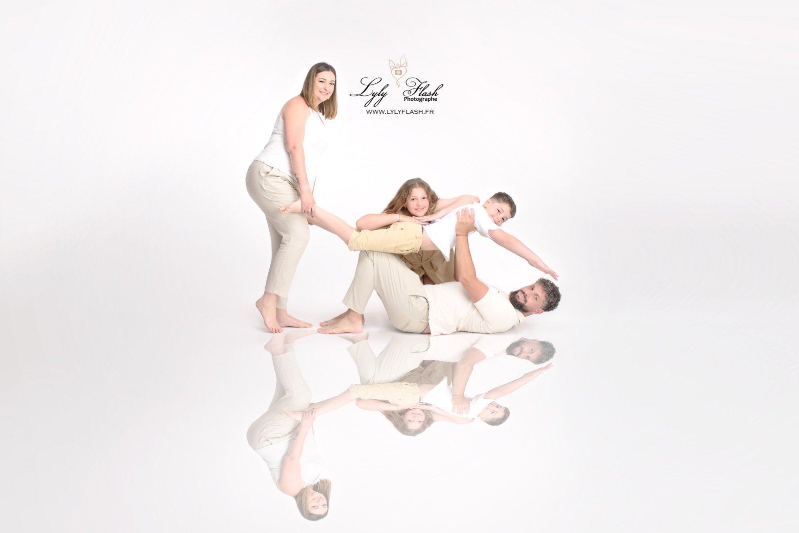 photo de famille à cotignac avec la photographe Lyly flash
