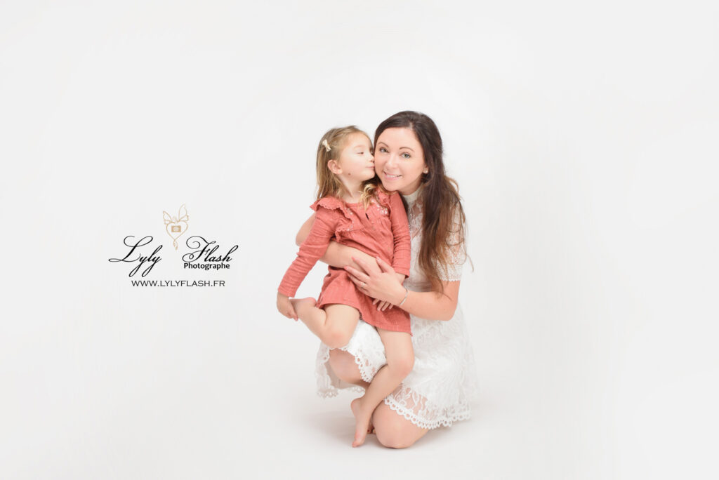 photo d avant mariage en studio mère et fille