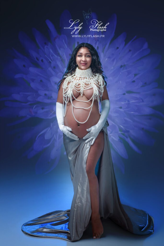 photographe grossesse originale avec incrustation de fleurs