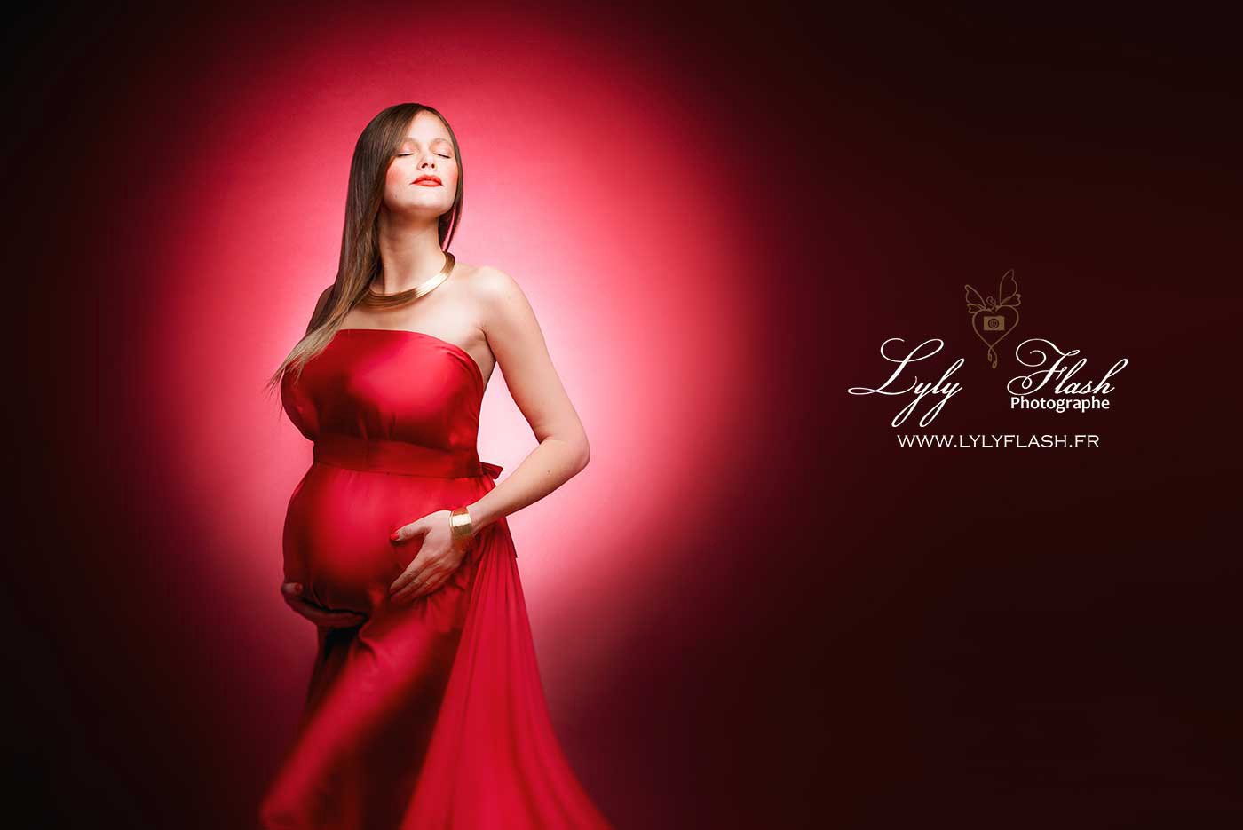 Quand la future maman pose seule devant l objectif de la photographe elle rayonne