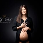 belle photo de future maman en studio