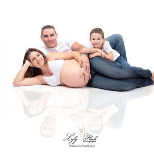 26 photo grossesse famille une belle photo autour de cette femme enceinte