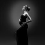 photo de grossesse mode en noir et blanc nice