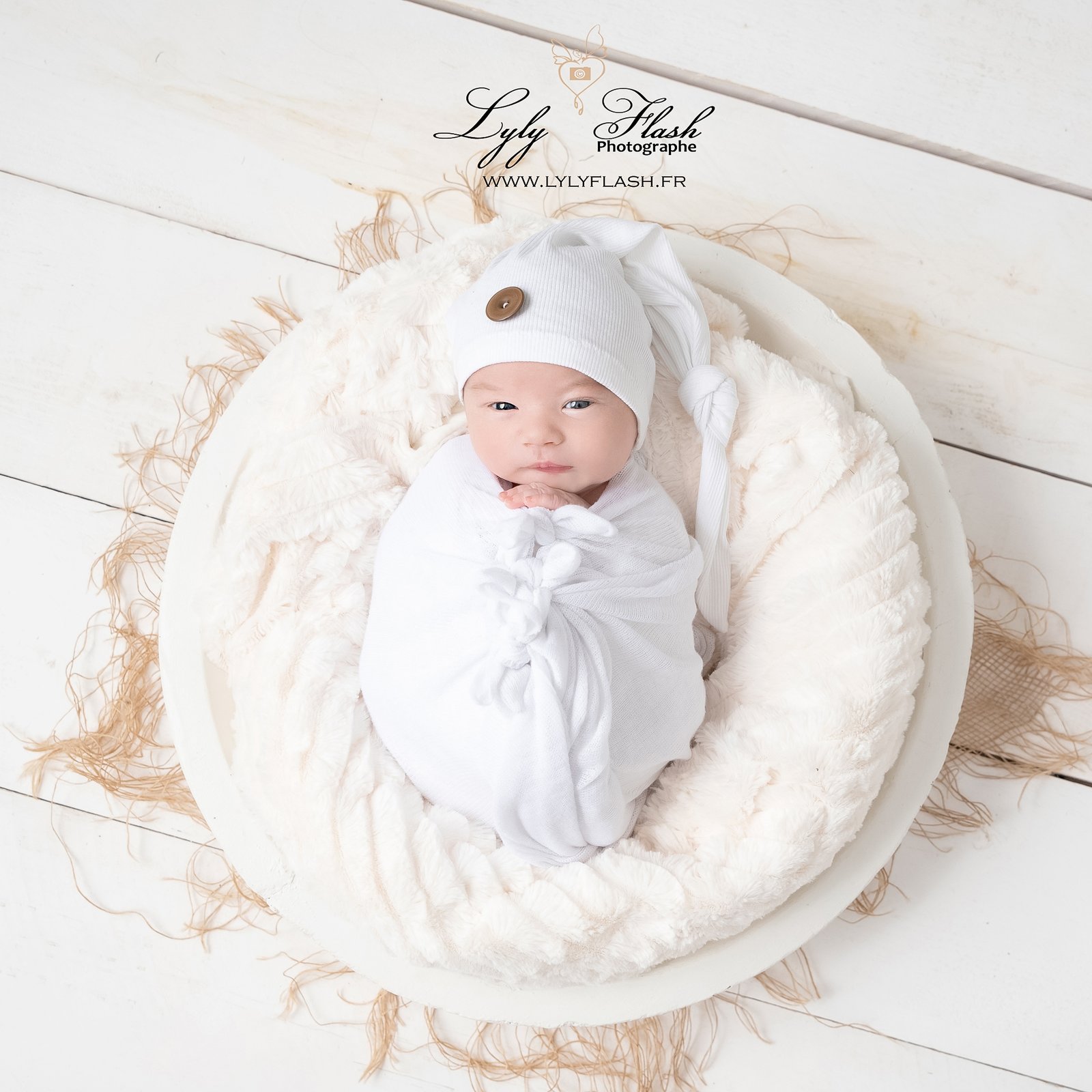 Photographe nouveau-né Camps-la-Source wrap bébé