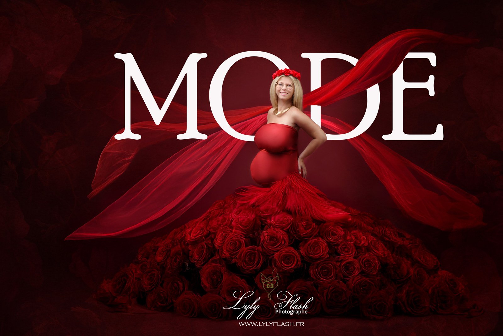 Portrait grossesse Mode avec plumes par Lyly Flash Photographe