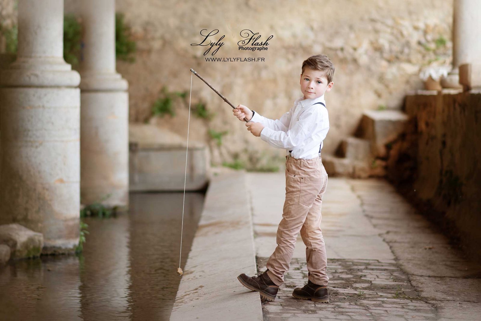 Portrait d'enfant lors d'une séance photo artistique chez Lyly Flash