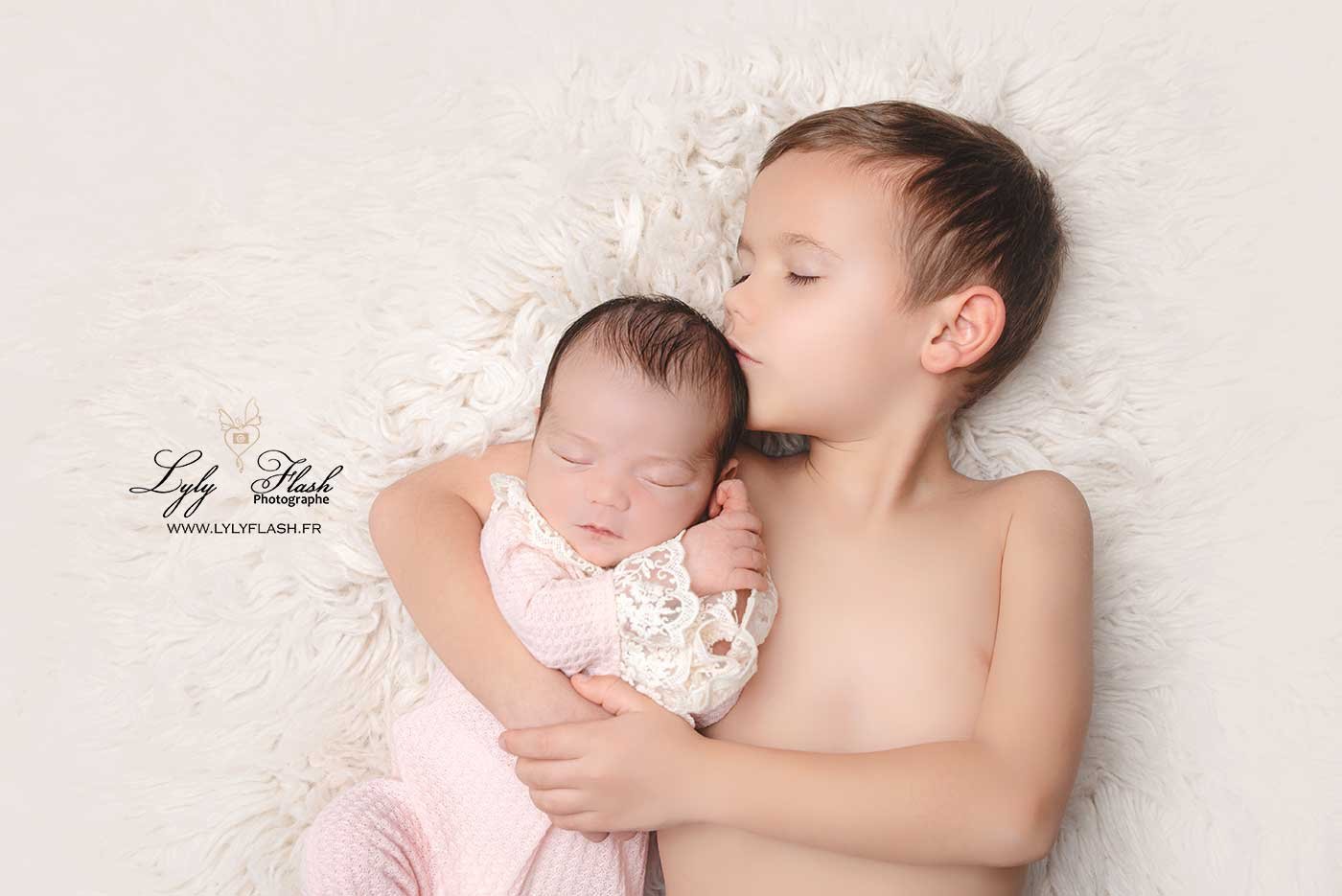Portrait de nouveau-né réalisé par la photographe Lyly Flash