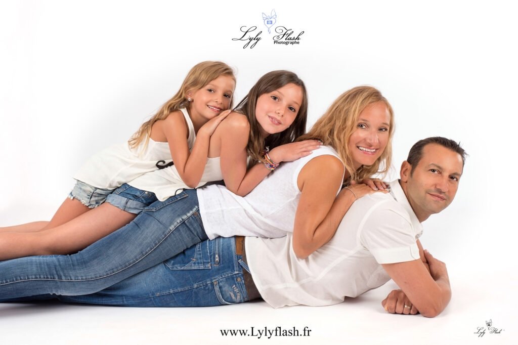 photo de famille heureuse