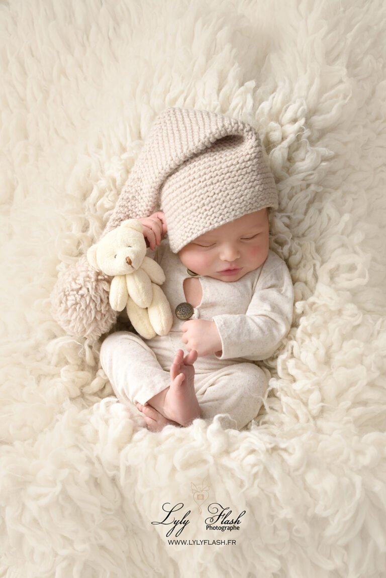 Accueillir un nouveau-né quand il y a déjà des enfants : vivre une séance photo naissance en famille